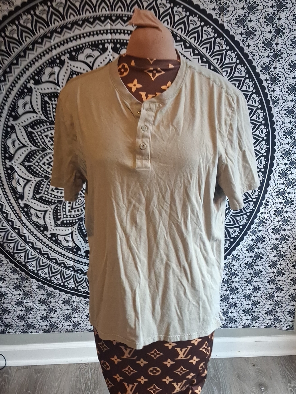 GAP Men's Short-Sleeve Henley in Olive